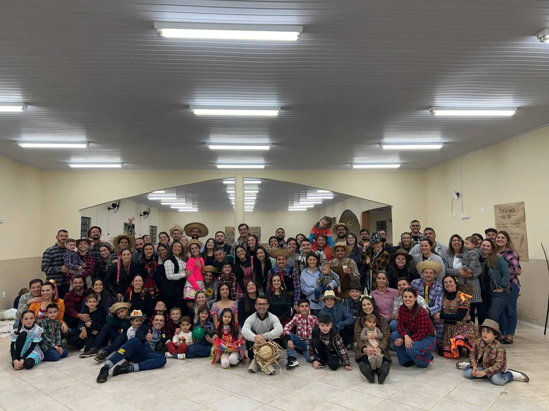 Comunidade AGE RUN reunida com as famílias em evento de integração